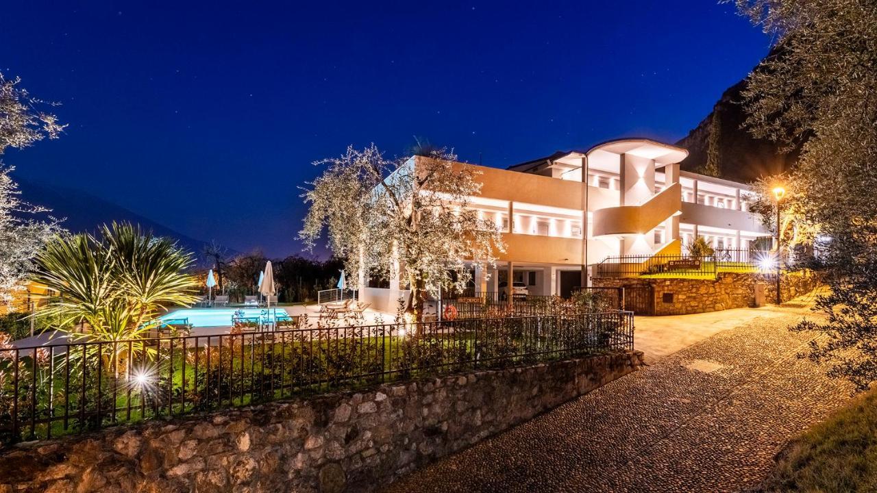 Evo Suites Apartments Limone sul Garda Ngoại thất bức ảnh